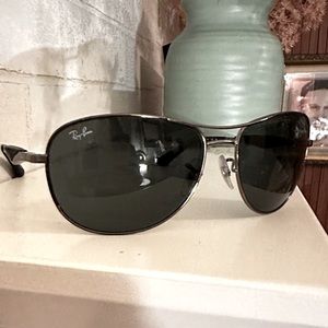 Ray Ban *New* Gunmetal wrap around aviators -No Ray Ban case